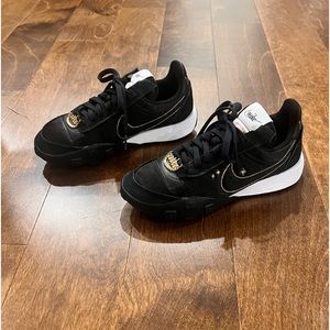 Nike Waffle Racer 2X 'Fortune Telling' Black/Gold Sneakers, Women’s Size 7.5